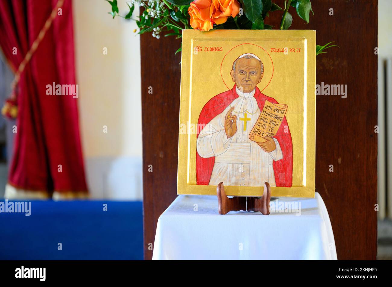 Eine kleine Ikone (im byzantinischen Stil) des heiligen Johannes Paul II. Sein Zitat lautet: "Fürchte dich nicht! Öffne, öffne die Türen für Christus!" Stockfoto