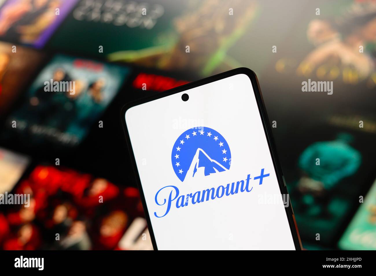 In dieser Abbildung wird das Paramount Plus-Logo auf einem Smartphone-Bildschirm angezeigt. Stockfoto