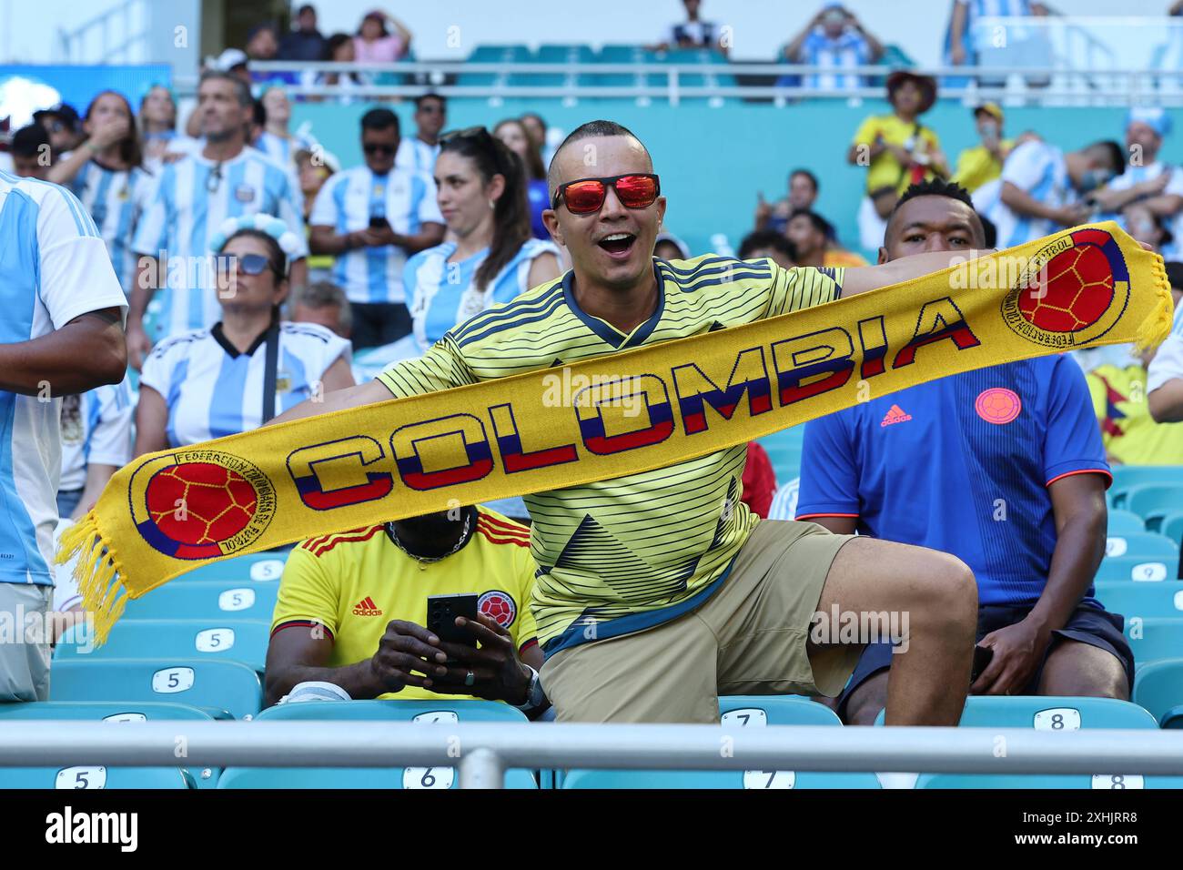 Argentinas Fans jubeln ihr Team vor dem Finale der Copa America USA 2024 gegen Kolumbien am 14. Juli 2024 vor dem Hard Rock Stadium, MIAMI UNITED STATES Copyright: XALEJANDROxPAGNIx Stockfoto