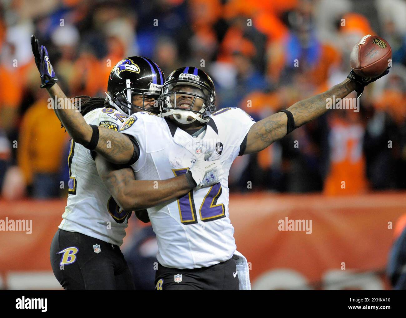 Denver, USA. Januar 2013. Baltimore Ravens Wide Receiver Jacoby Jones feiert seinen 70-Yard-Touchdown-Empfang, der am 12. Januar 2013 im AFC Divisional Playoff auf dem Sports Authority Field in Mile High in Denver, mit 31 Sekunden vor Spielzeit, Überstunden gegen die Denver Broncos zwang. Die Ravens siegten in der Überstunden, 38:35. (Foto: Lloyd Fox/The Baltimore Sun/TNS/SIPA USA) Credit: SIPA USA/Alamy Live News Stockfoto