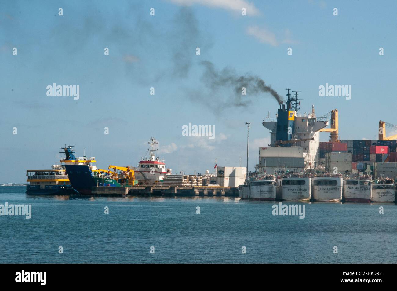 Kommerzielle Schifffahrt im Hafengebiet von Apia, der samoanischen Hauptstadt Stockfoto