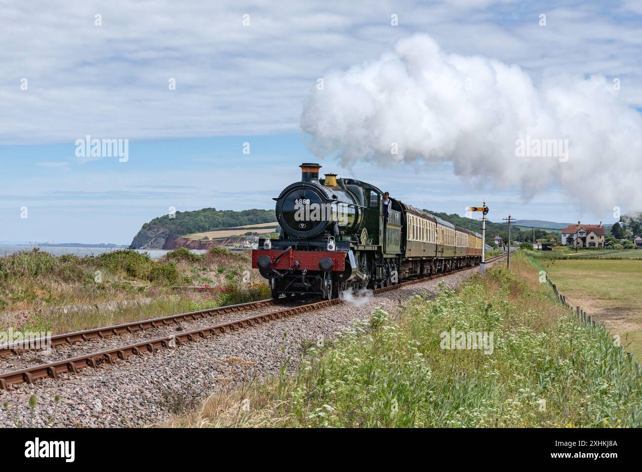 Dampflokomotive. 6880 betton Grange fährt nach Minehead über Ker Moor und arbeitet mit dem 12,30 From Bishops Lydeard, dem ersten Durchlauf auf der Minehead-Niederlassung Stockfoto