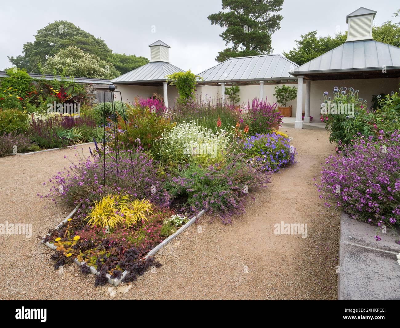 Blick auf einen Teil des neu eröffneten Hofgartens im subtropischen Garten Trebah, Mawnan Smith, Cornwall, Großbritannien Stockfoto