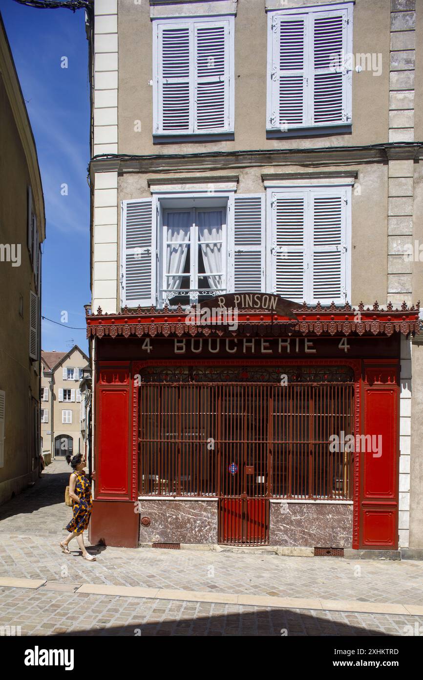 Frankreich, Eure et Loir, Chartres, rue du Soleil d'Or, die Metzgerei Pinson und ihre berühmte rote Ladenfront, das gesamte Geschäft mit seiner Ladenfront ist l Stockfoto