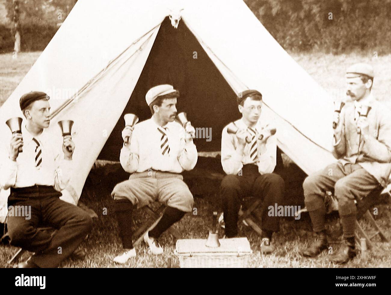 Handglockenklingeln zelten, Anfang der 1900er Jahre Stockfoto