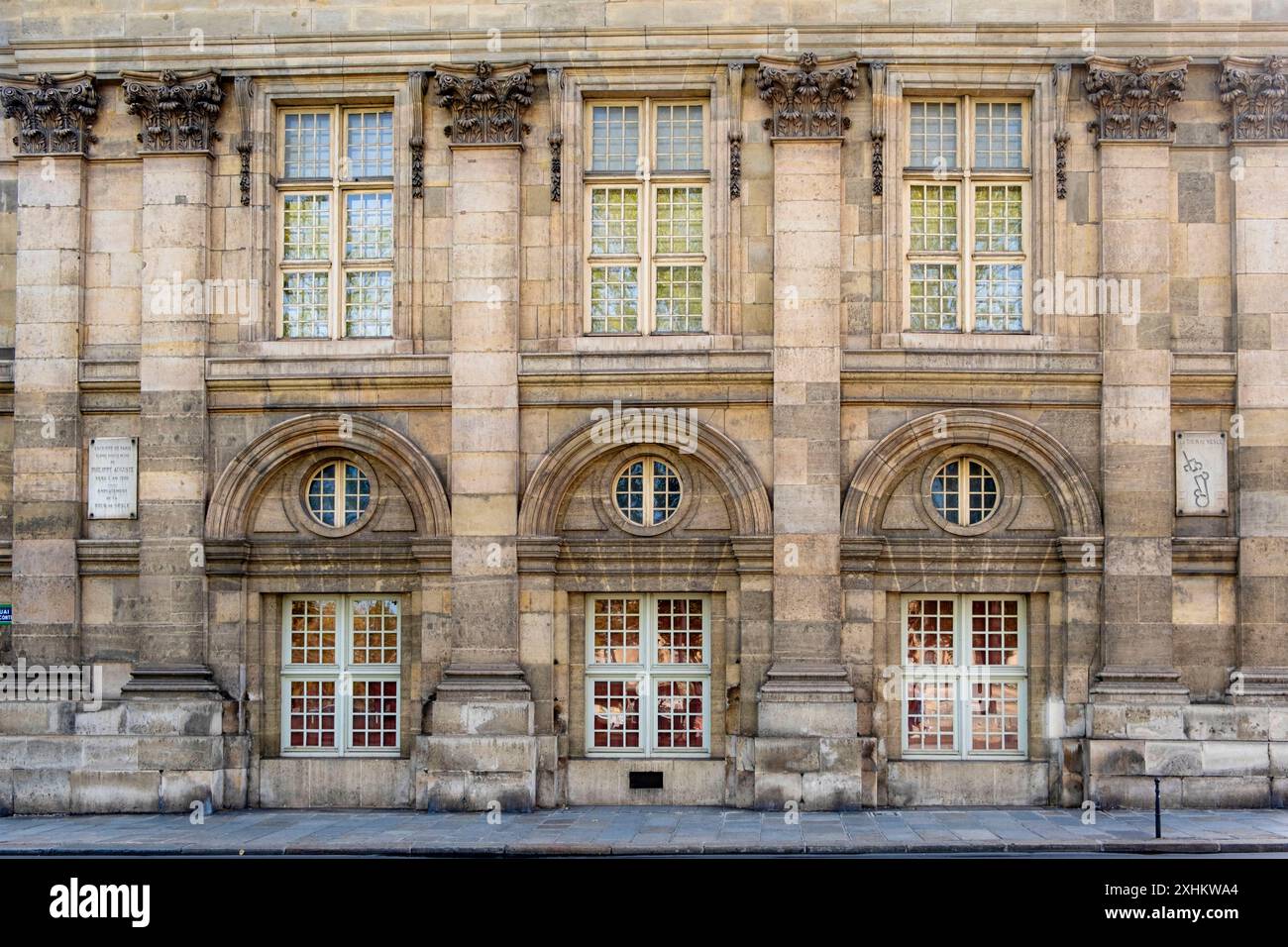 Frankreich, Paris, Ort der Tour de Nesle, Überbleibsel der Einfriedungsmauer von Philippe Auguste, Quai de Conti, derzeit Institut de France Stockfoto