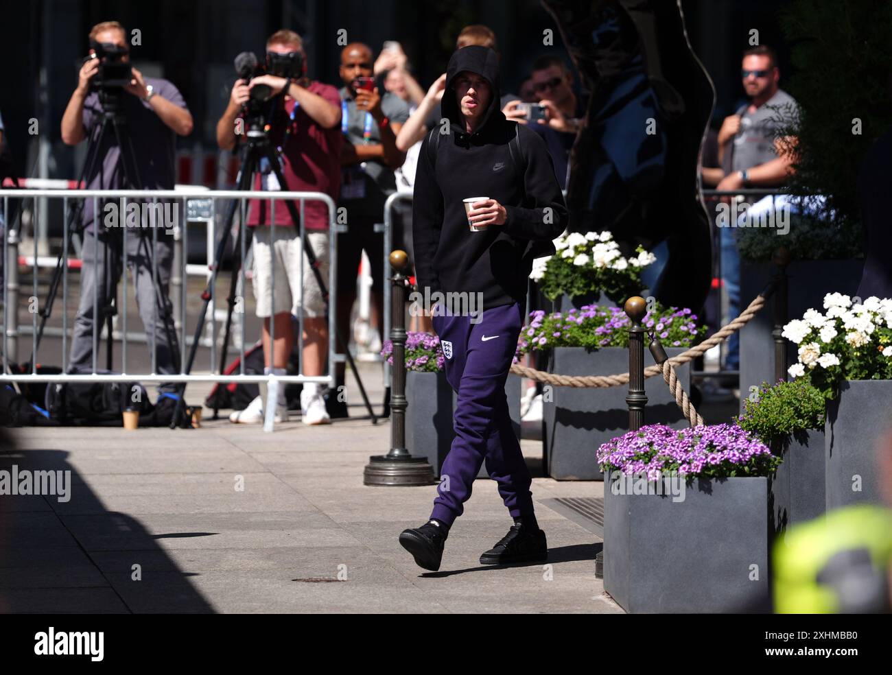 Englands Cole Palmer verlässt das Team-Hotel in Berlin. Gareth Southgate und England hatten eine Niederlage in einem zweiten EM-Finale in Folge, als Spanien 2-1 in Berlin triumphierte. Bilddatum: Freitag, 12. Juli 2024. Stockfoto