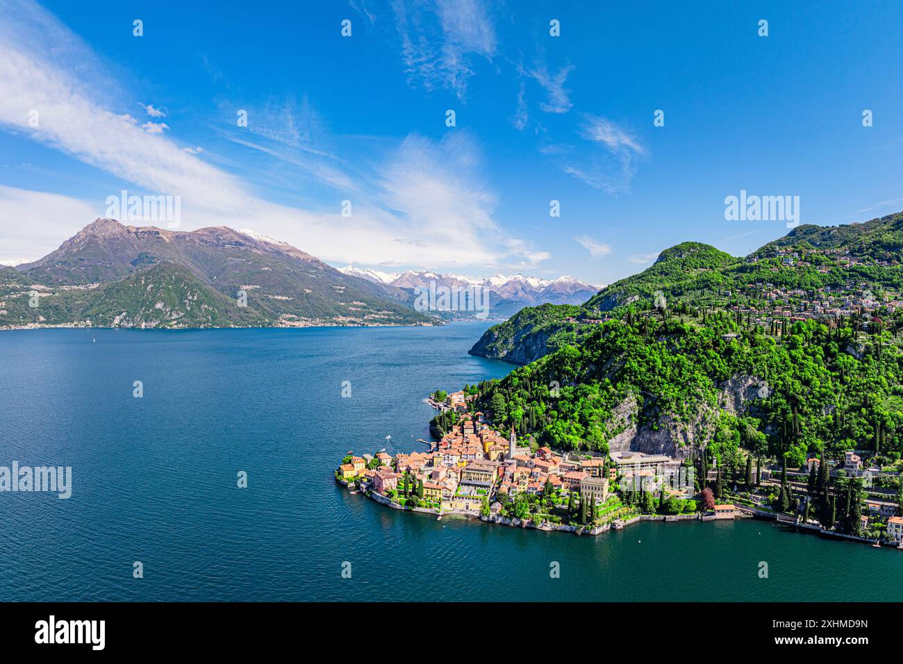 Panoramablick auf Varenna am Ufer des Comer Sees Stockfoto