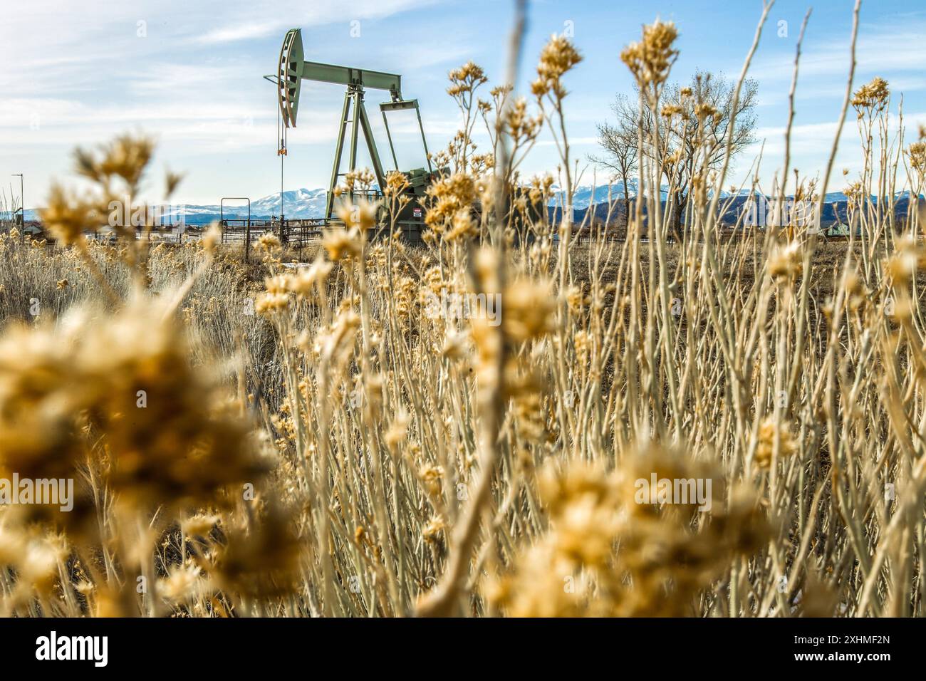 Pumpjack in den Colorado Rockies Stockfoto