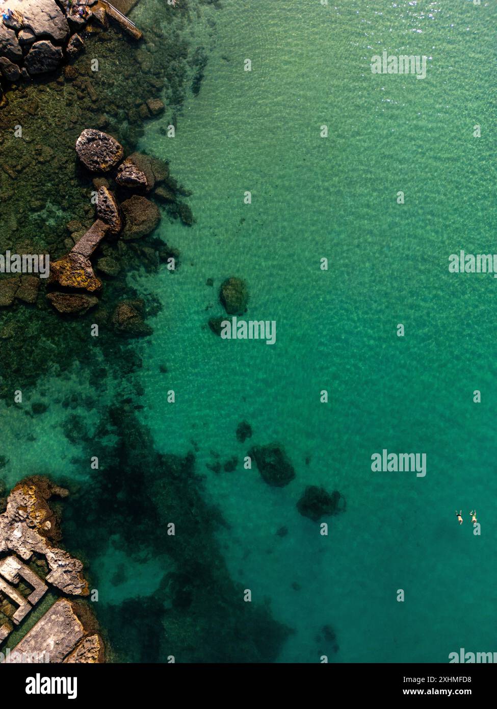 Kristallklares Wasser von Monopoli, Apulien, Italien Stockfoto