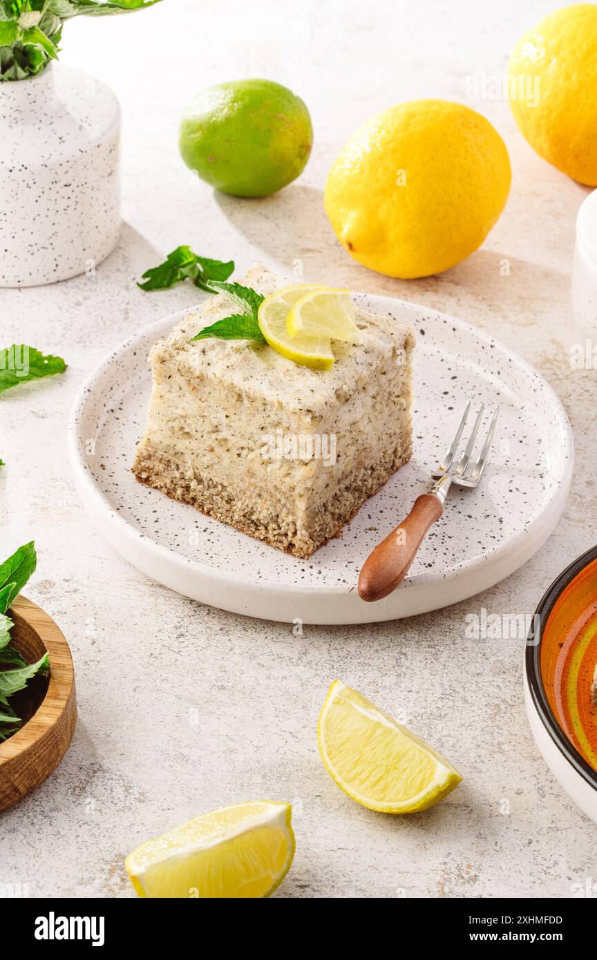 Vegetarisches Dessert mit Limette und Minze Stockfoto