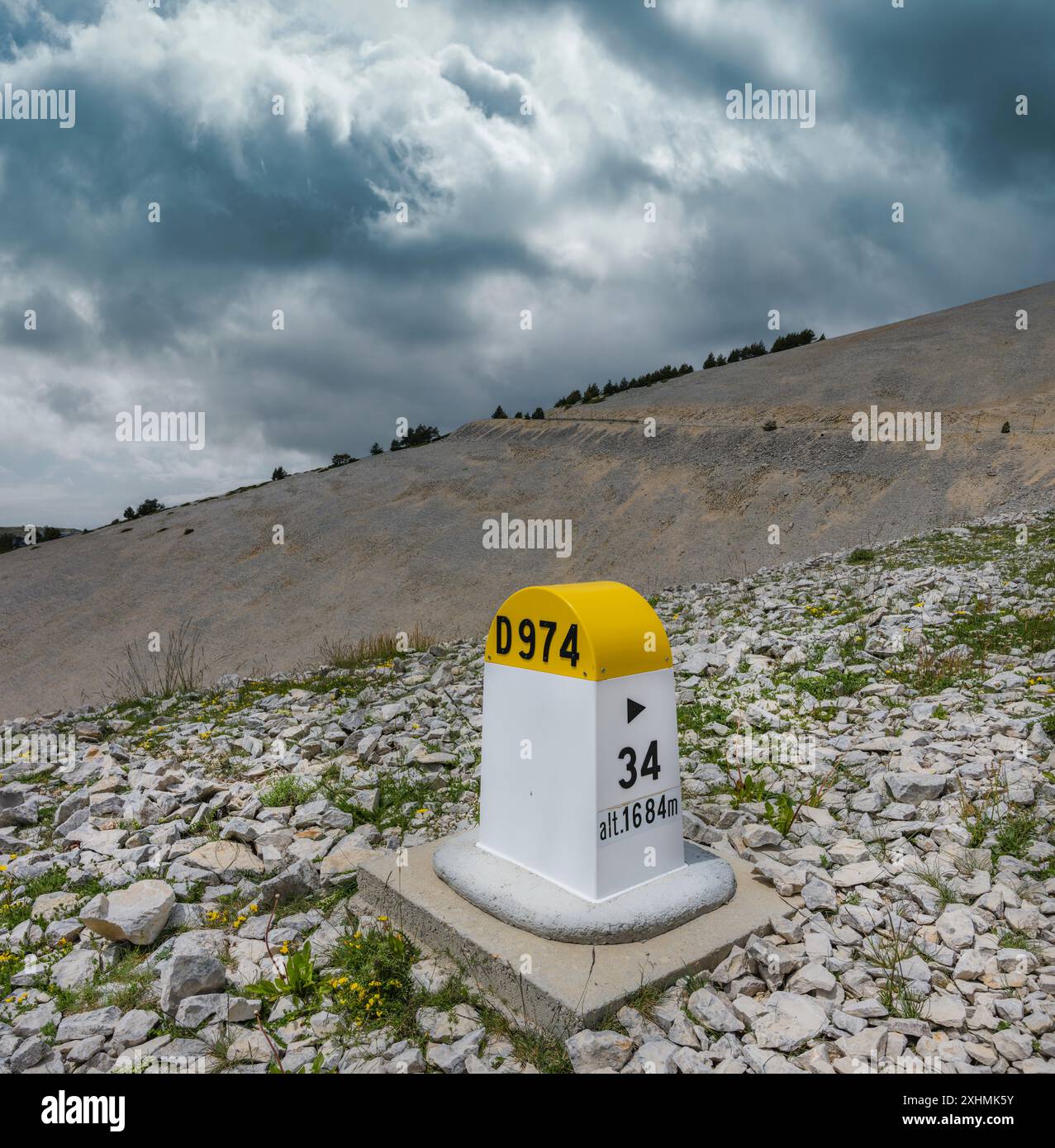 Kilometermarkierung am Mont Ventoux, Provence, Frankreich. Stockfoto