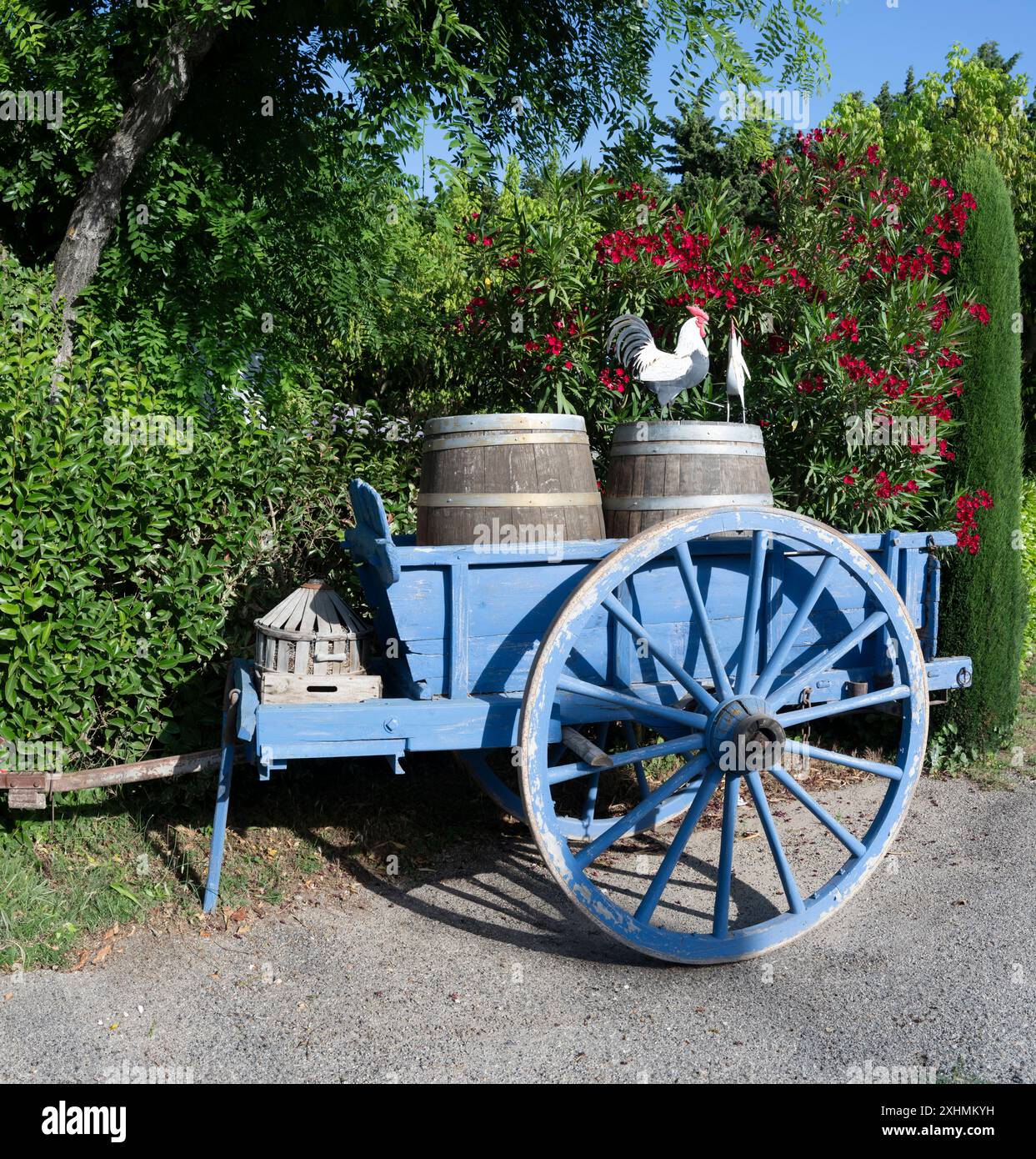 Ein typisches französisches Tableau, das auf einem Campingplatz im Weinbaugebiet Saint-Rémy-de-Provence gefunden wurde. Stockfoto