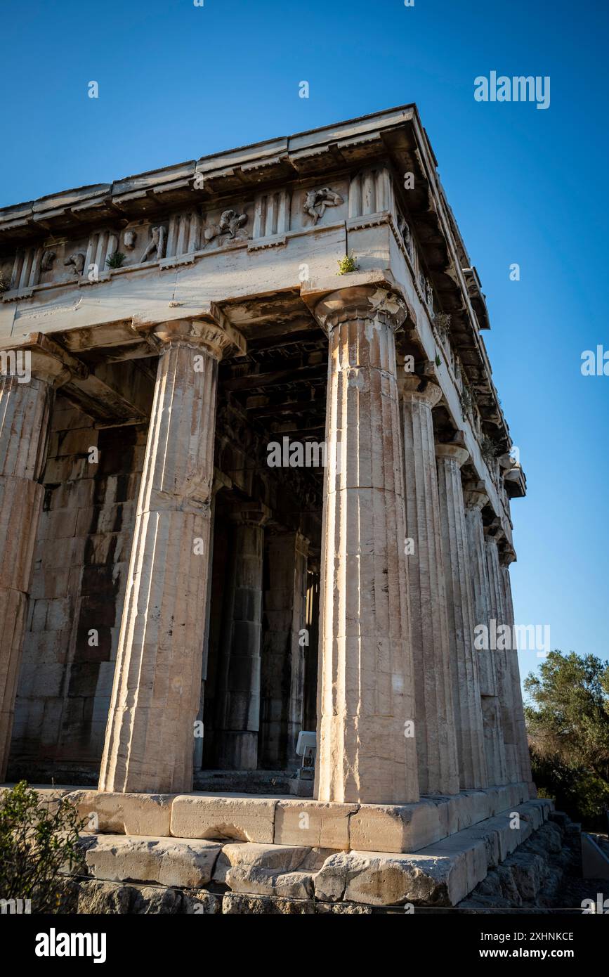 Der Hephaisteion-Tempel ist ein gut erhaltener griechischer dorischer Tempel in Agora in Athen Stockfoto