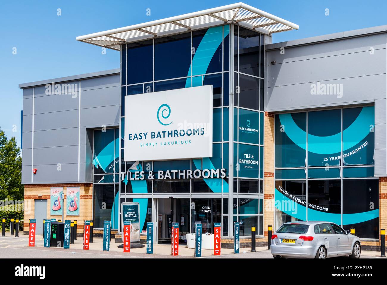 Easy Bayers, ein Einzelhandelsgeschäft, in dem Badartikel und Fliesen im Staples Corner Retail Park, North London, Großbritannien, verkauft werden Stockfoto