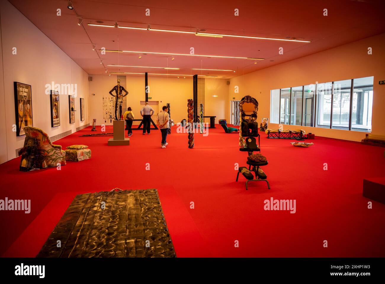 Zeitgenössische Kunstwerke griechischer Künstler, ausgestellt im Nationalmuseum für zeitgenössische Kunst in Athen, Griechenland Stockfoto