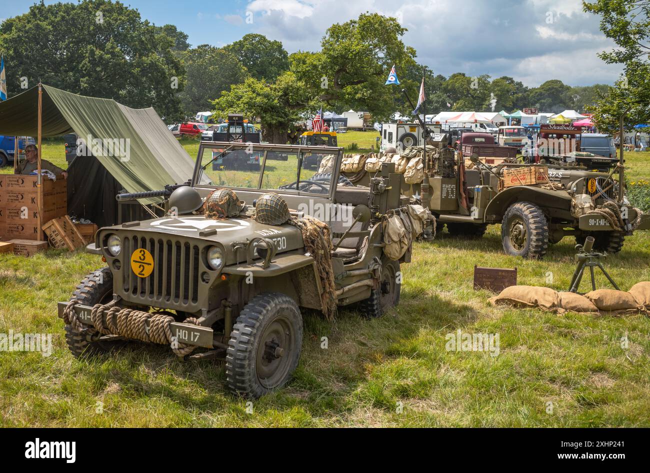 Parham / Großbritannien - 13. Juli 2024: Fahrzeuge und Ausrüstung der US-Armee aus dem Zweiten Weltkrieg auf der Sussex Steam Fair in Storrington, West Sussex, Großbritannien. Stockfoto