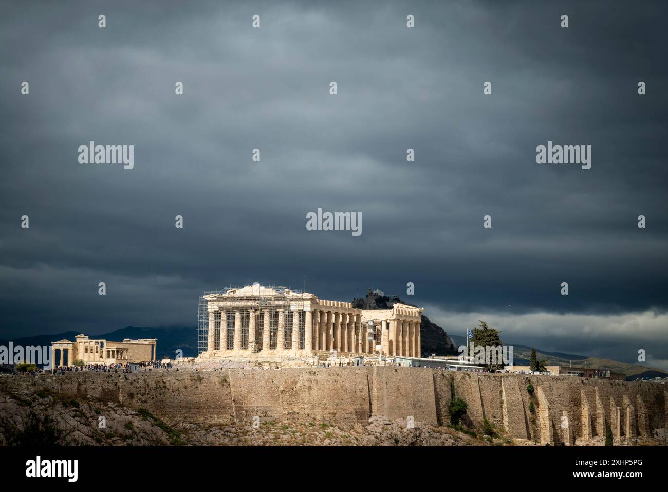 Parthenon, ein ehemaliger Tempel der Göttin Athena, galt als dauerhaftes Symbol des antiken Griechenlands, der Demokratie und der westlichen Zivilisation, ACR Stockfoto