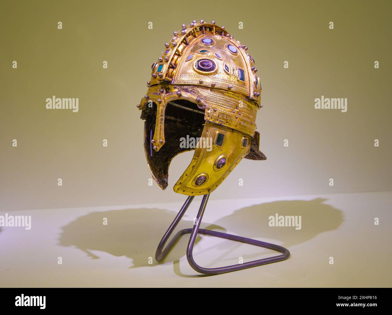 Spätrömischer Grathelm. Anfang des 4. Jahrhunderts n. Chr. Kolosseum, Rom, Italien. Stockfoto