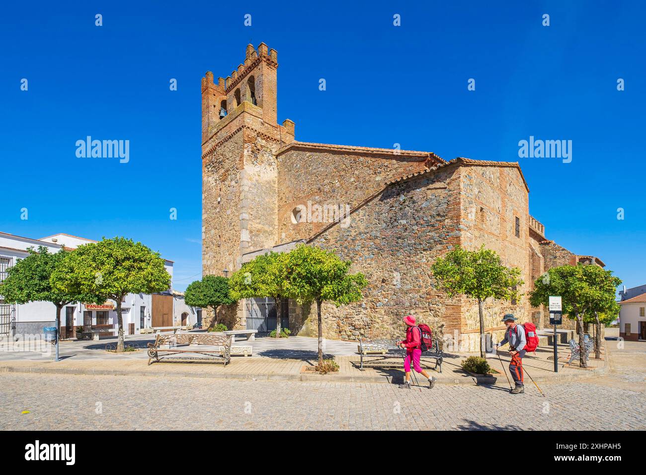 Spanien, Extremadura, Calzadilla de los Barros, Etappe auf der Via de la Plata, spanische Pilgerroute nach Santiago de Compostela, Heilige Erlöserkirche o Stockfoto