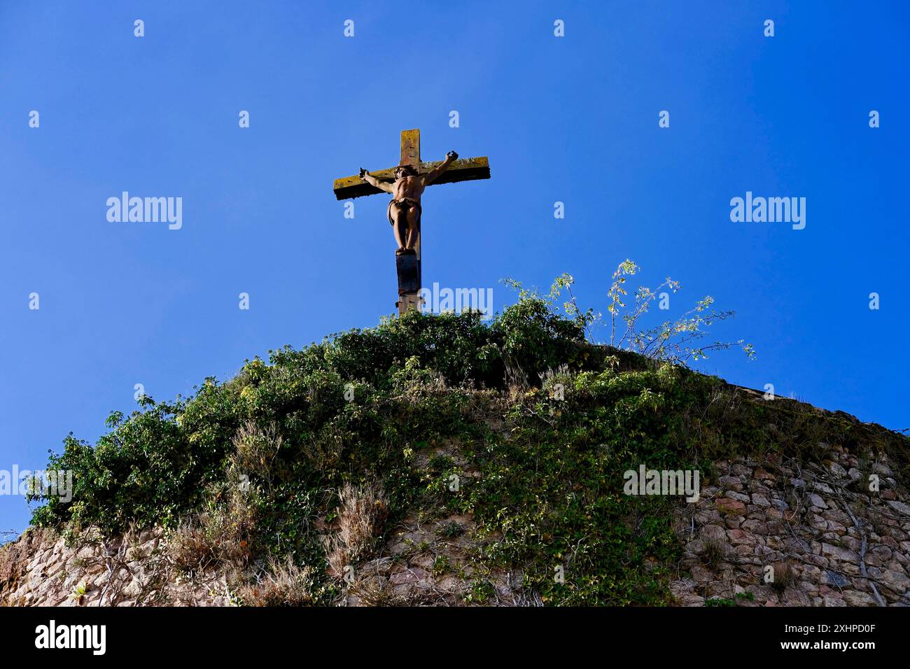 Frankreich, Côte d'Or, Morvan Regional Natural Park, Saulieu, Auxois Tower und Kreuzigung Christi Stockfoto