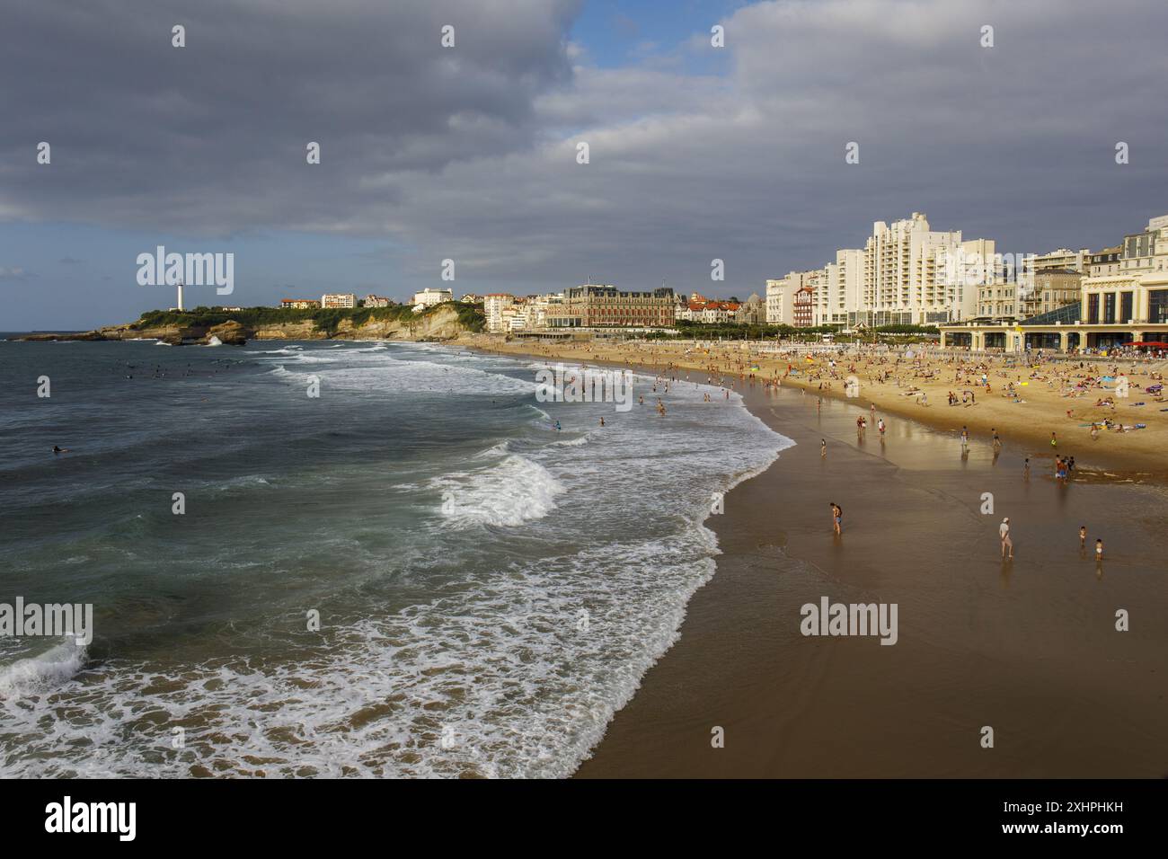 Frankreich, Pyrenäen Atlantiques, Baskenland, Biarritz, Grande Plage, Miramar Beach und das Palais Hotel Stockfoto