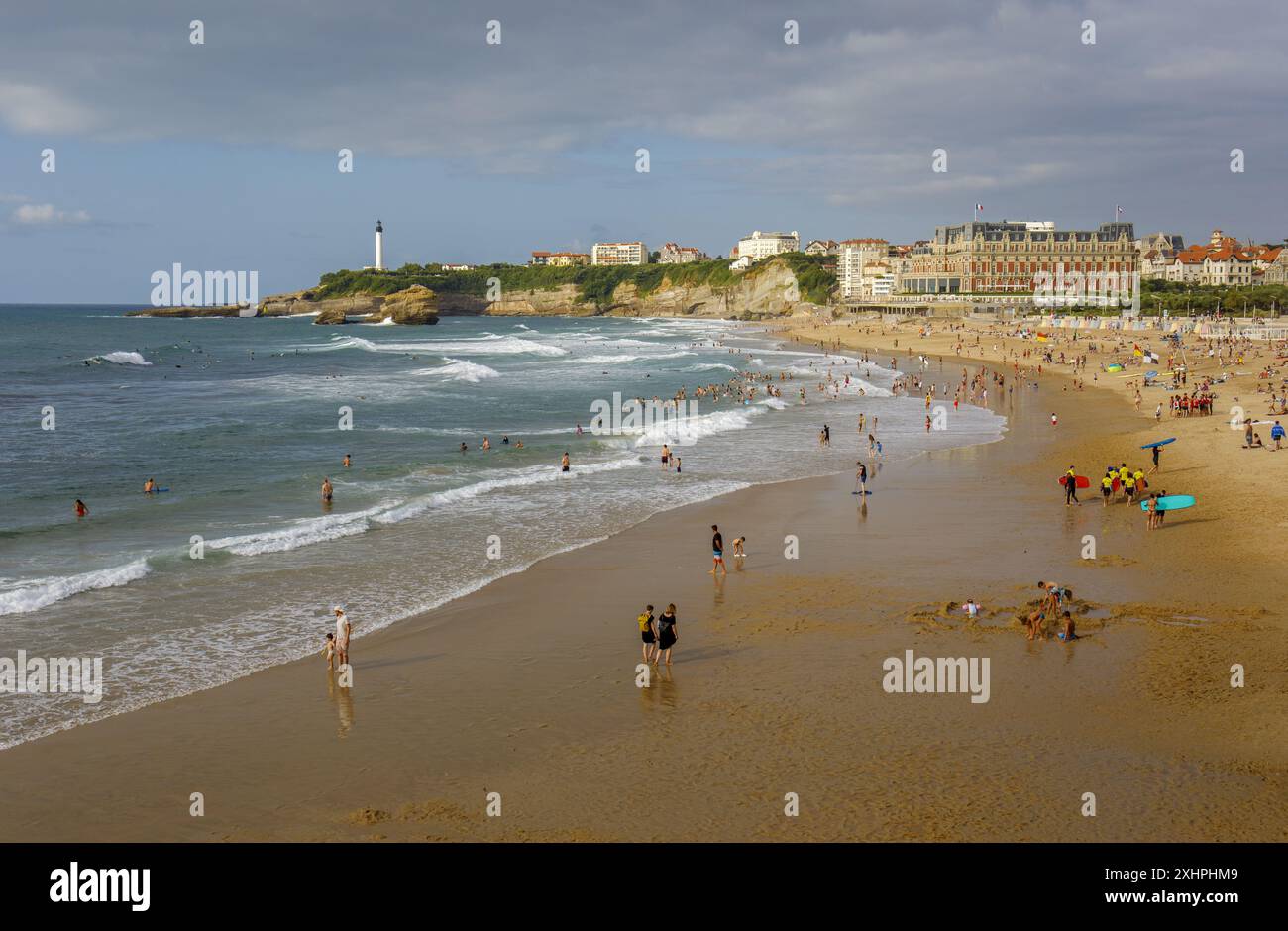 Frankreich, Pyrenäen Atlantiques, Baskenland, Biarritz, Grande Plage, Miramar Beach und das Palais Hotel Stockfoto