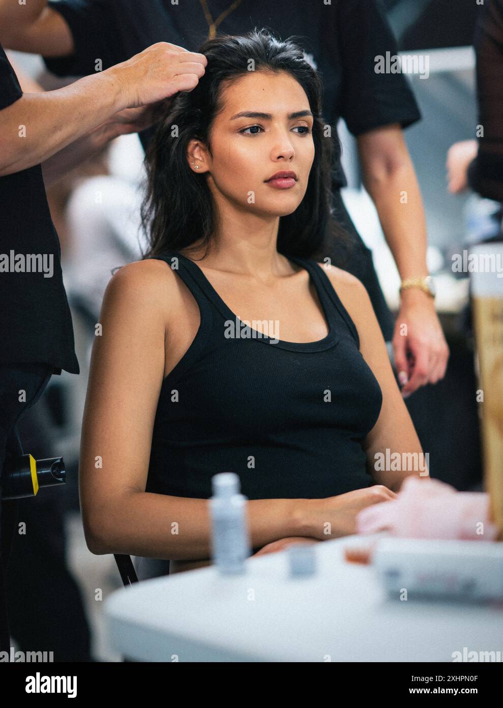 London Fashion Week - Westminster Fashion - Backstage - Juni 2024 - Mode:l Lisa Mendes Stockfoto