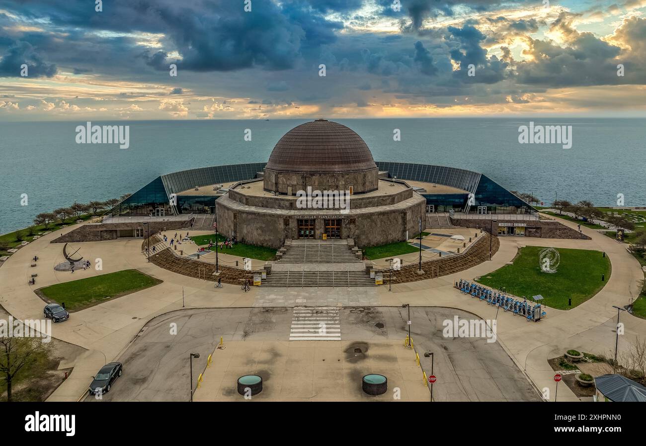 Aus der Vogelperspektive des Adler Planetariums am Lake Michigan in Chicago mit Blick auf den See Stockfoto