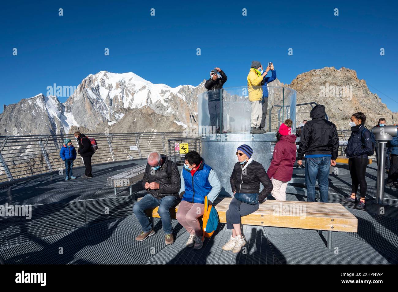 Frankreich, Haute Savoie, Italie Mont Blanc-Massiv, Chamonix, aiguille du Midi, Gletscherwanderung über die weiße Talüberquerung, Helbronner Point italienische Grenze Stockfoto