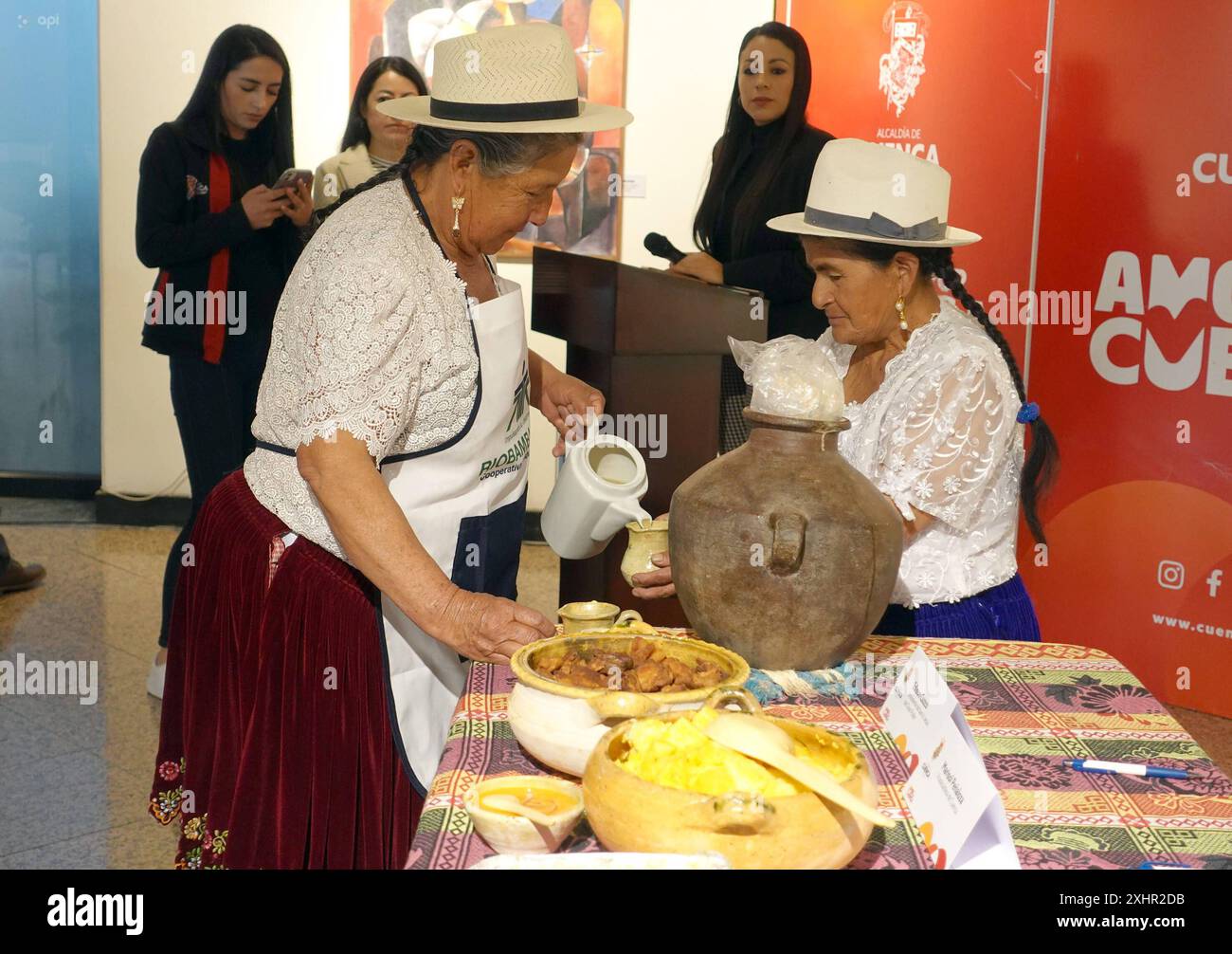 CUENC II FESTIVAL DE LA FRITADA SINININCAY Cuenca, Ecuador 15. Juli 2024 auf einer Pressekonferenz in der Galerie des Bürgermeisters am Montag Vormittag wurde die zweite Ausgabe gestartet, die am Sonntag, den 21. Juli, ab 10 Uhr, stattfinden wird. im Rahmen der Feierlichkeiten des Jesus del Gran Poder Nachbarschaftsfoto Boris Romoleroux API SOI CUENC IIFESTIVALDELAFRITADA SINININCAY d7d71564537b150759f696060c1d43b18 Copyright: xBORISxROMOLEROUXx Stockfoto CUENC II FESTIVAL DE LA FRITADA SINININCAY Cuenca, Ecuador 15. Juli 2024 auf einer Pressekonferenz in der Galerie des Bürgermeisters am Montag Vormittag wurde die zweite Ausgabe gestartet, die am Sonntag, den 21. Juli, ab 10 Uhr, stattfinden wird. im Rahmen der Feierlichkeiten des Jesus del Gran Poder Nachbarschaftsfoto Boris Romoleroux API SOI CUENC IIFESTIVALDELAFRITADA SINININCAY d7d71564537b150759f696060c1d43b18 Copyright: xBORISxROMOLEROUXx Stockfoto