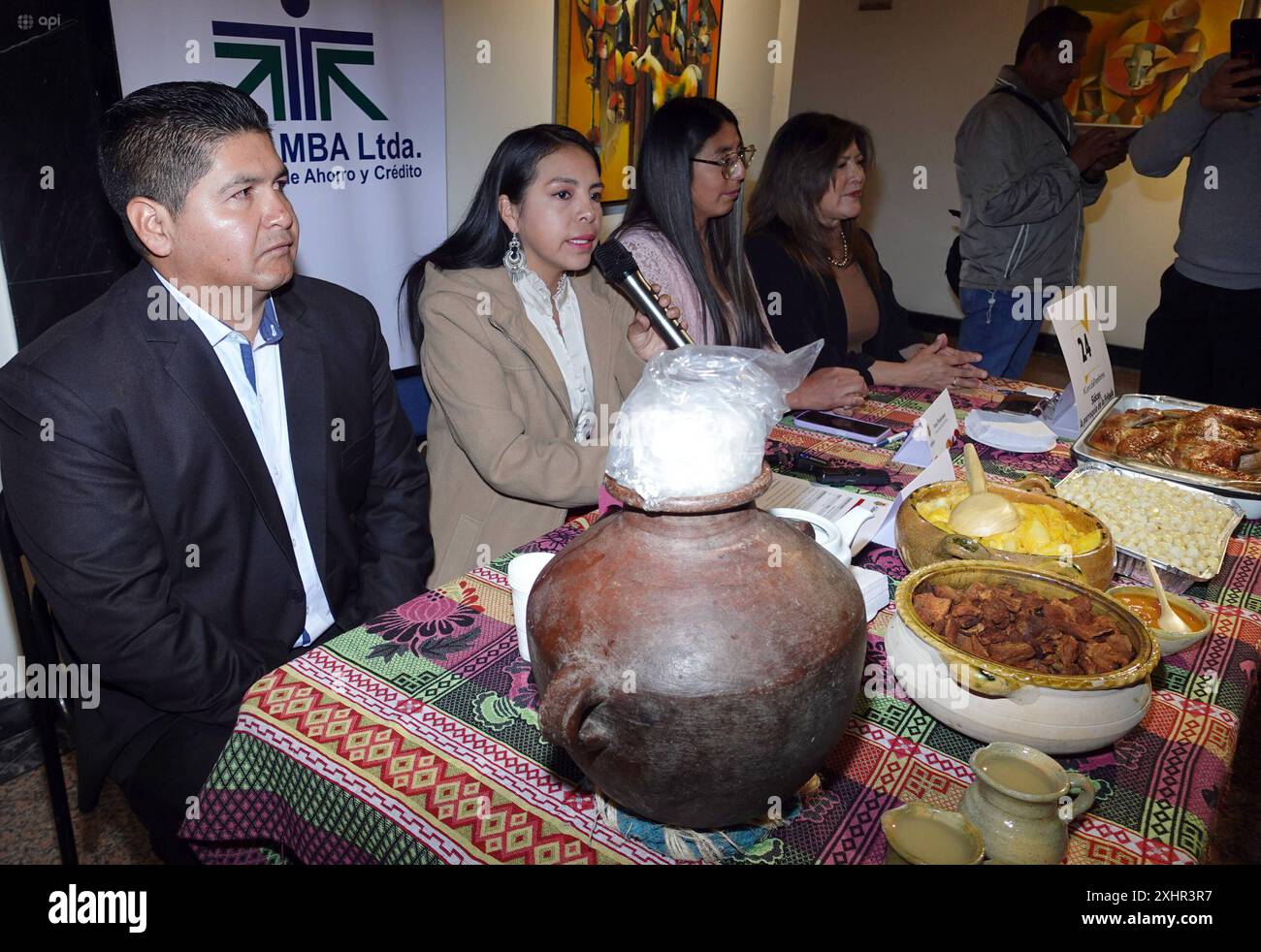 CUENC II FESTIVAL DE LA FRITADA SINININCAY Cuenca, Ecuador 15. Juli 2024 auf einer Pressekonferenz in der Galerie des Bürgermeisterbüros am Montagmorgen wurde die zweite Ausgabe des Festivals gestartet, die an diesem Sonntag, dem 21. Juli, ab 10 stattfinden wird Copyright: XBORISxROMOLEROUXx Stockfoto CUENC II FESTIVAL DE LA FRITADA SINININCAY Cuenca, Ecuador 15. Juli 2024 auf einer Pressekonferenz in der Galerie des Bürgermeisterbüros am Montagmorgen wurde die zweite Ausgabe des Festivals gestartet, die an diesem Sonntag, dem 21. Juli, ab 10 stattfinden wird Copyright: XBORISxROMOLEROUXx Stockfoto