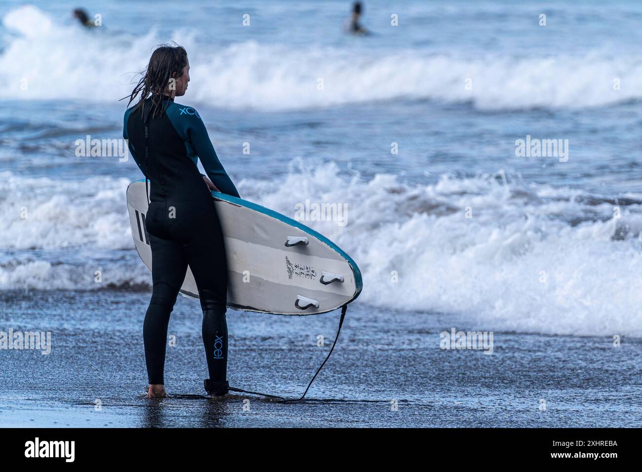 Surfer am Strand von Lanzarote Stockfoto