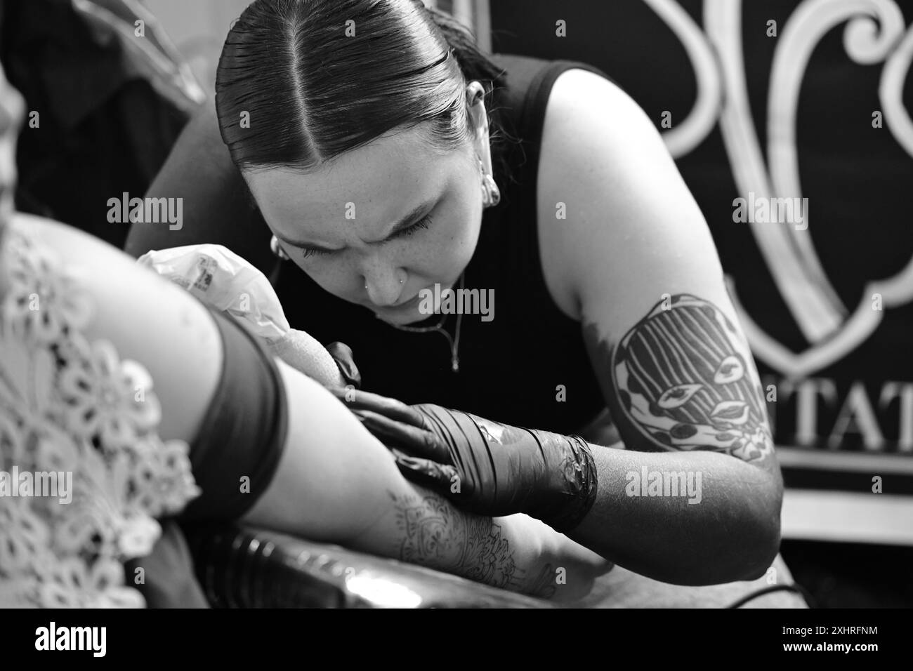 Frau auf der Tattoo Convention in Malmö Schweden am 11. november 2023. Stockfoto
