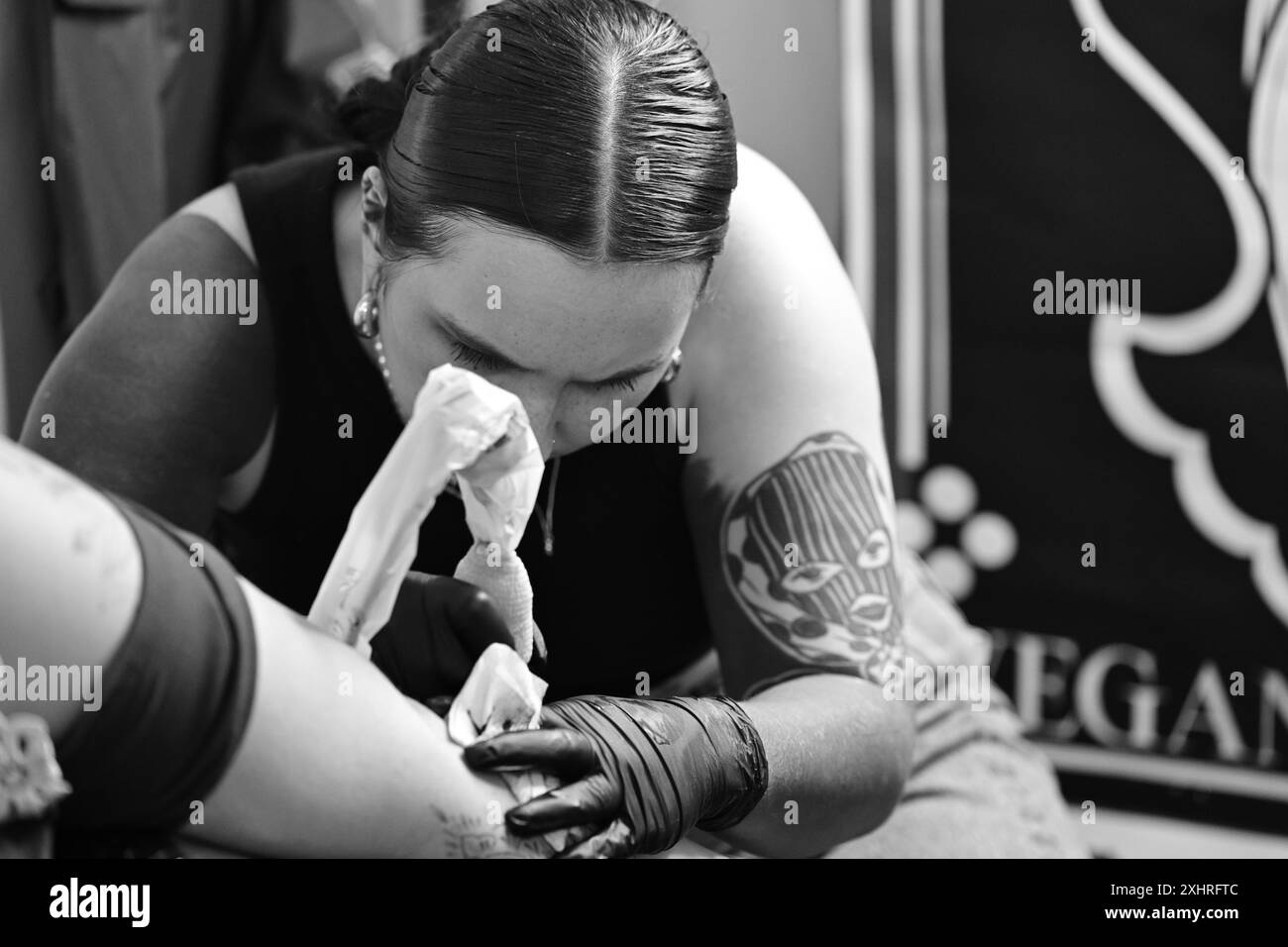 Frau auf der Tattoo Convention in Malmö Schweden am 11. november 2023. Stockfoto