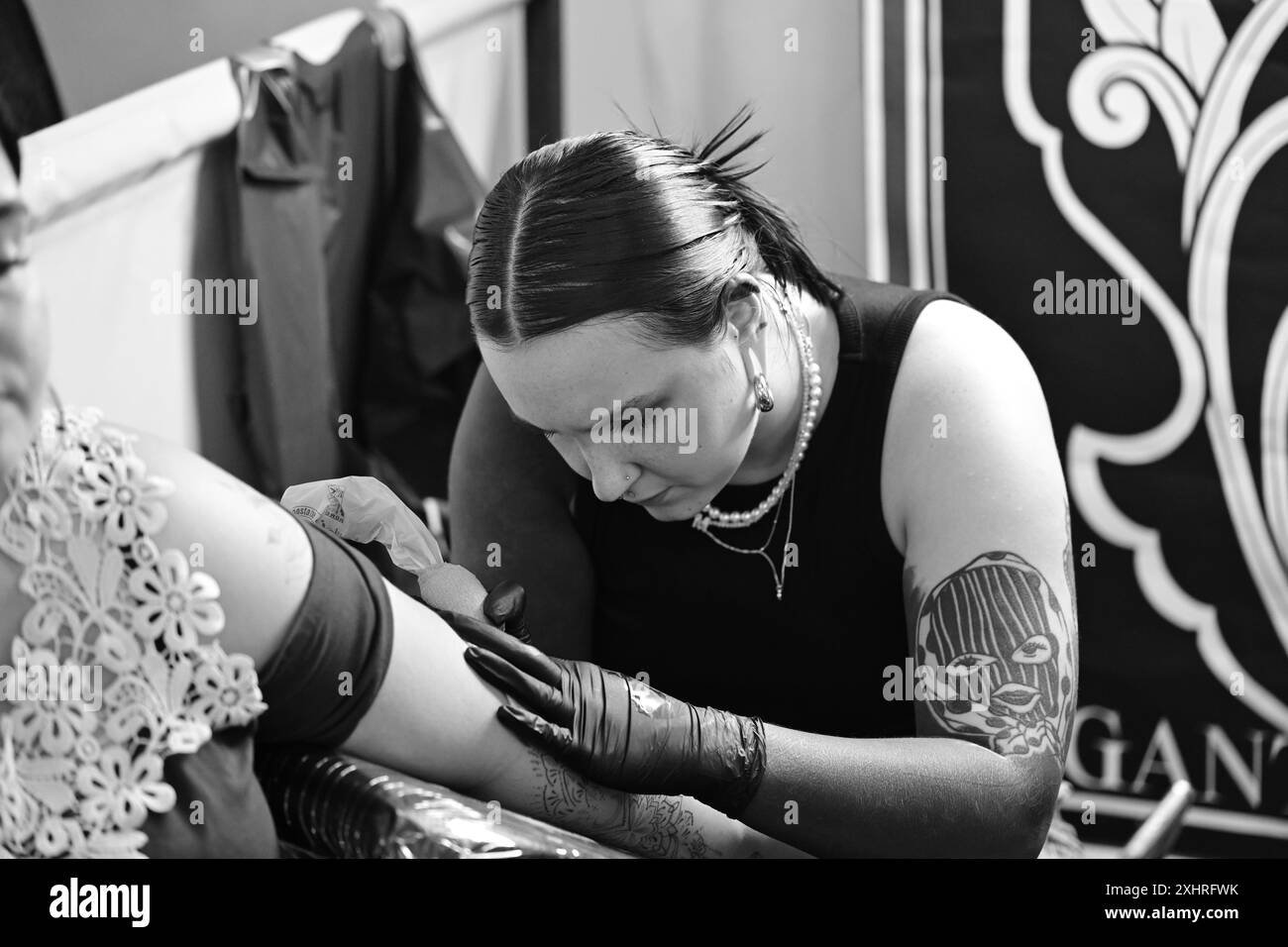 Frau auf der Tattoo Convention in Malmö Schweden am 11. november 2023. Stockfoto