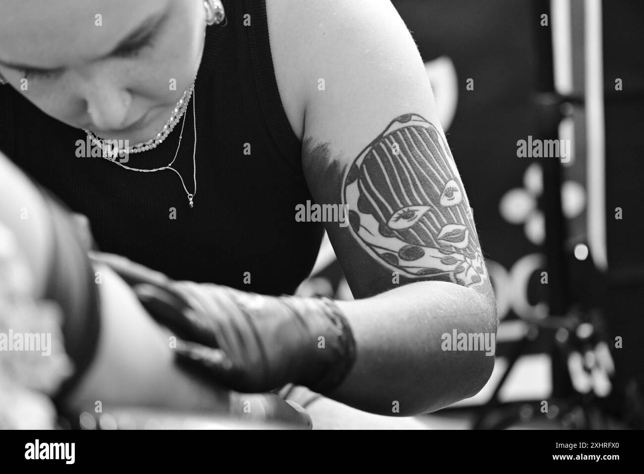 Frau auf der Tattoo Convention in Malmö Schweden am 11. november 2023. Stockfoto