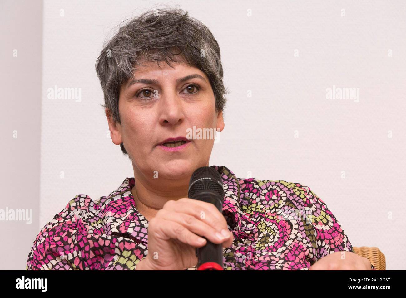 Parastou Forouhar ist ein iranischer Künstler. Sie studierte von 1984 bis 1990 Kunst an der Universität Teheran und zog 1991 nach Deutschland, Berlin Stockfoto