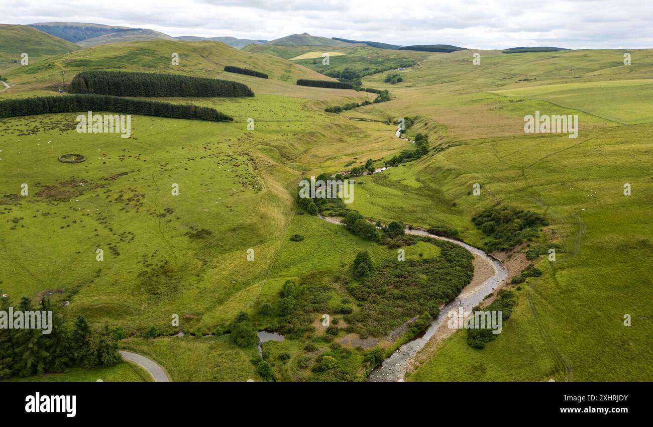 Blick auf das Allan Water Valley von Dodburn mit Skelfhill Pen und Cauldcleuch Head Beyond, Hawick, Scottish Borders, UK. Stockfoto