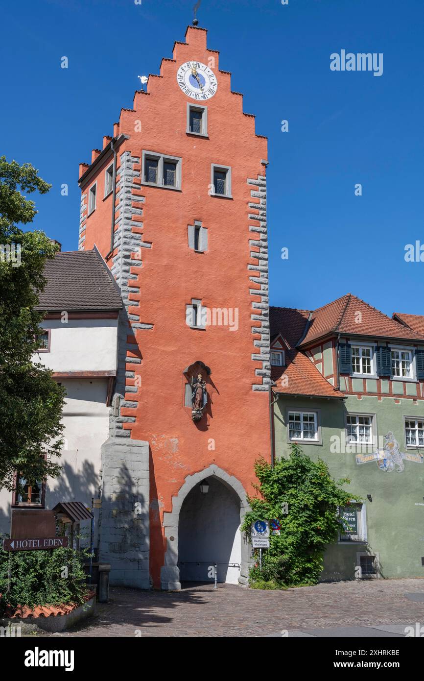 Das Obertor, Stadttor erbaut um 1300 in der Altstadt von Meersburg am Bodensee, Landkreis Bodensee, Baden-Württemberg Stockfoto