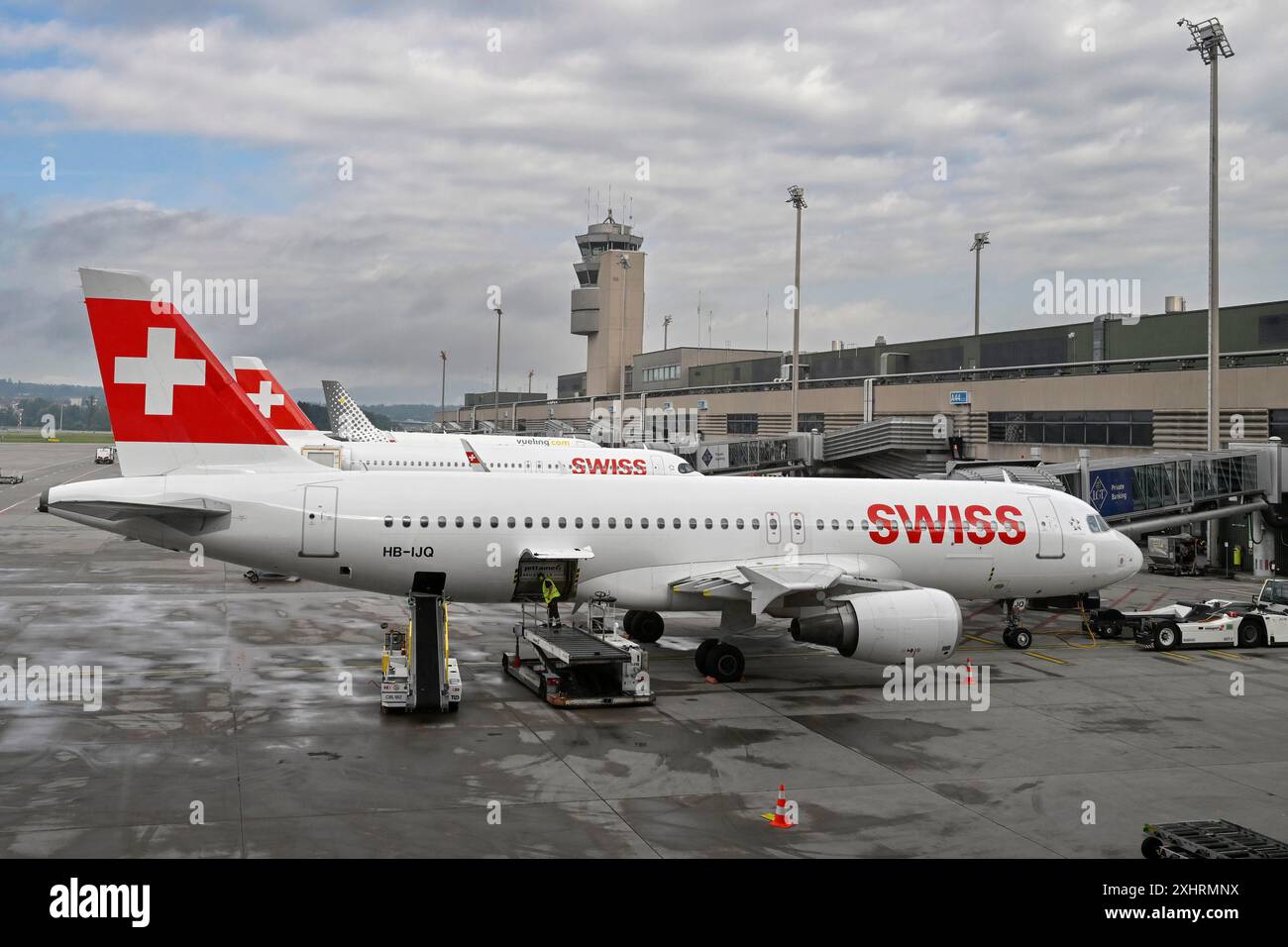 Airport Control Tower Aircraft Swiss, Airbus A320-200, HB-IJQ, Zürich Kloten, Schweiz Stockfoto