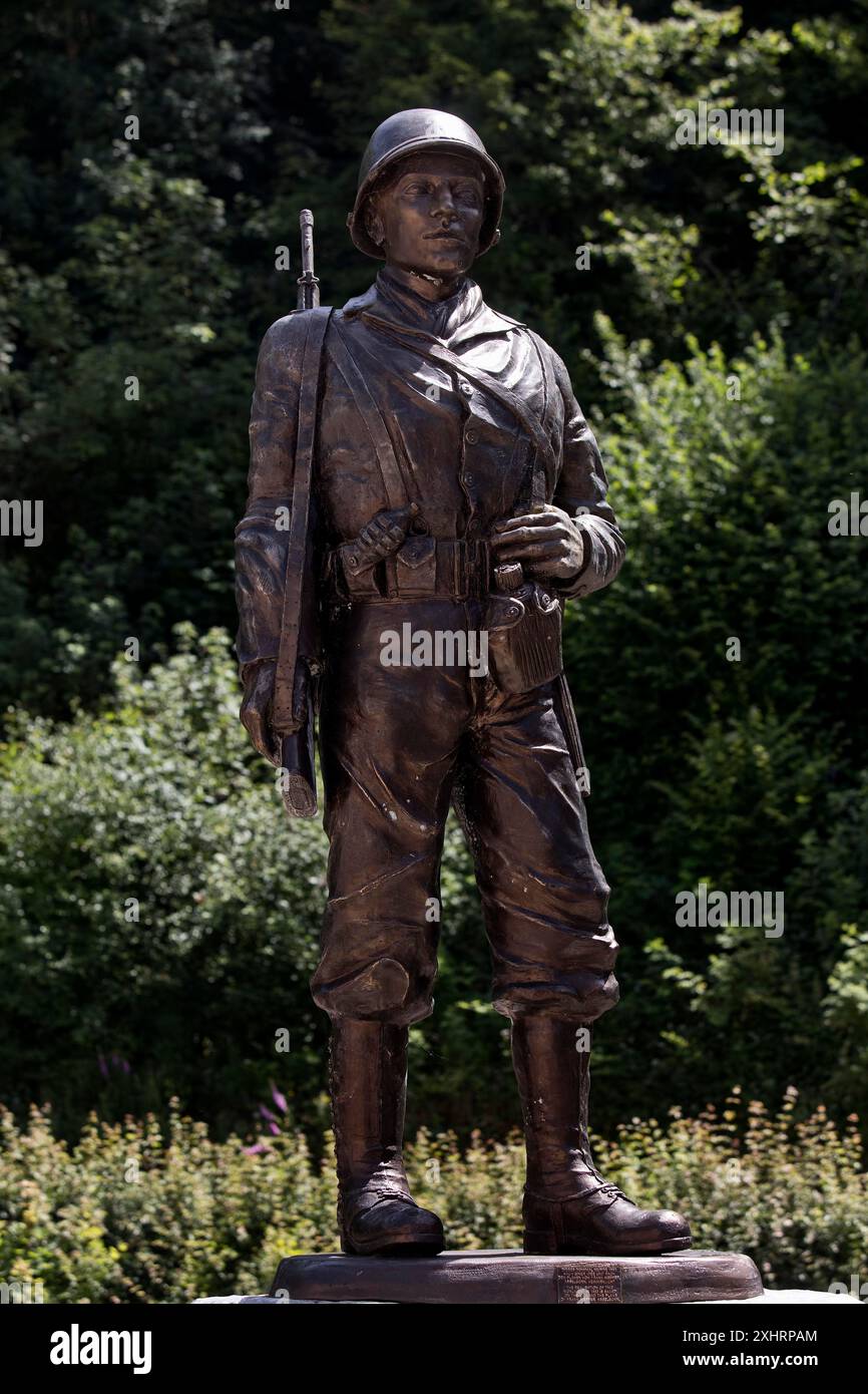 Gi Soldat, Bronzeskulptur von Frank Kieffer Asselborn, Befreiungsdenkmal, Clerf oder French Clervaux, Herzogtum Luxemburg Stockfoto