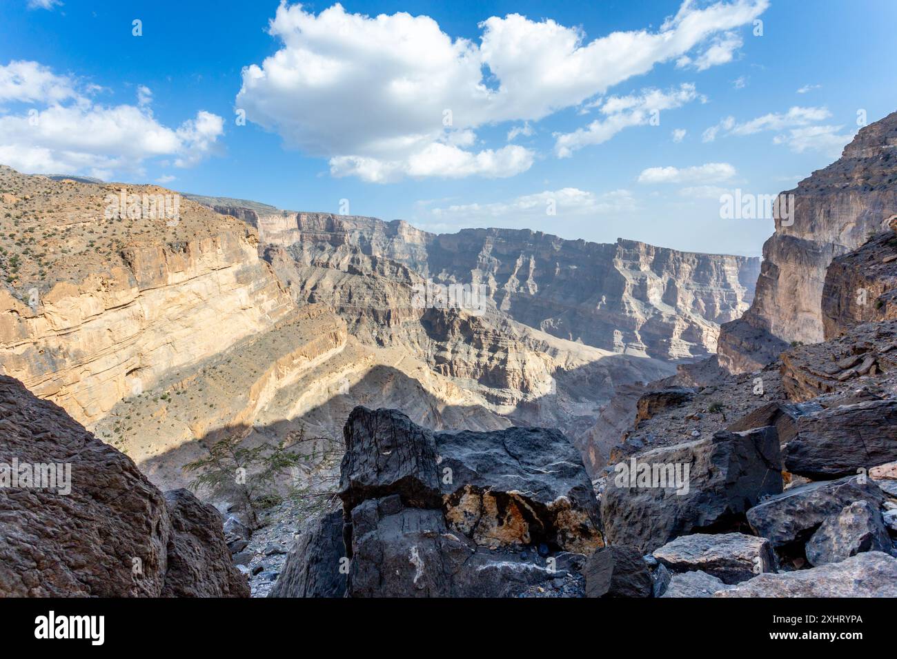 Panoramablick auf den Grand Canyon von Oman, Balcony Walk Trail, Jabal Akhdar Mountains, Oman Stockfoto