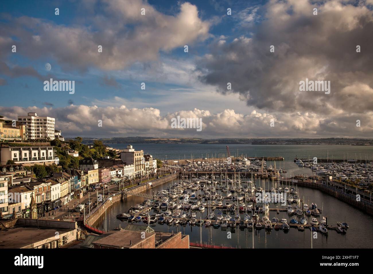 GB - DEVON: Geschäftiger Blick auf den Hafen von Torquay im Südwesten Englands (Foto © Edmund Nagele F.R.P.S.) Stockfoto