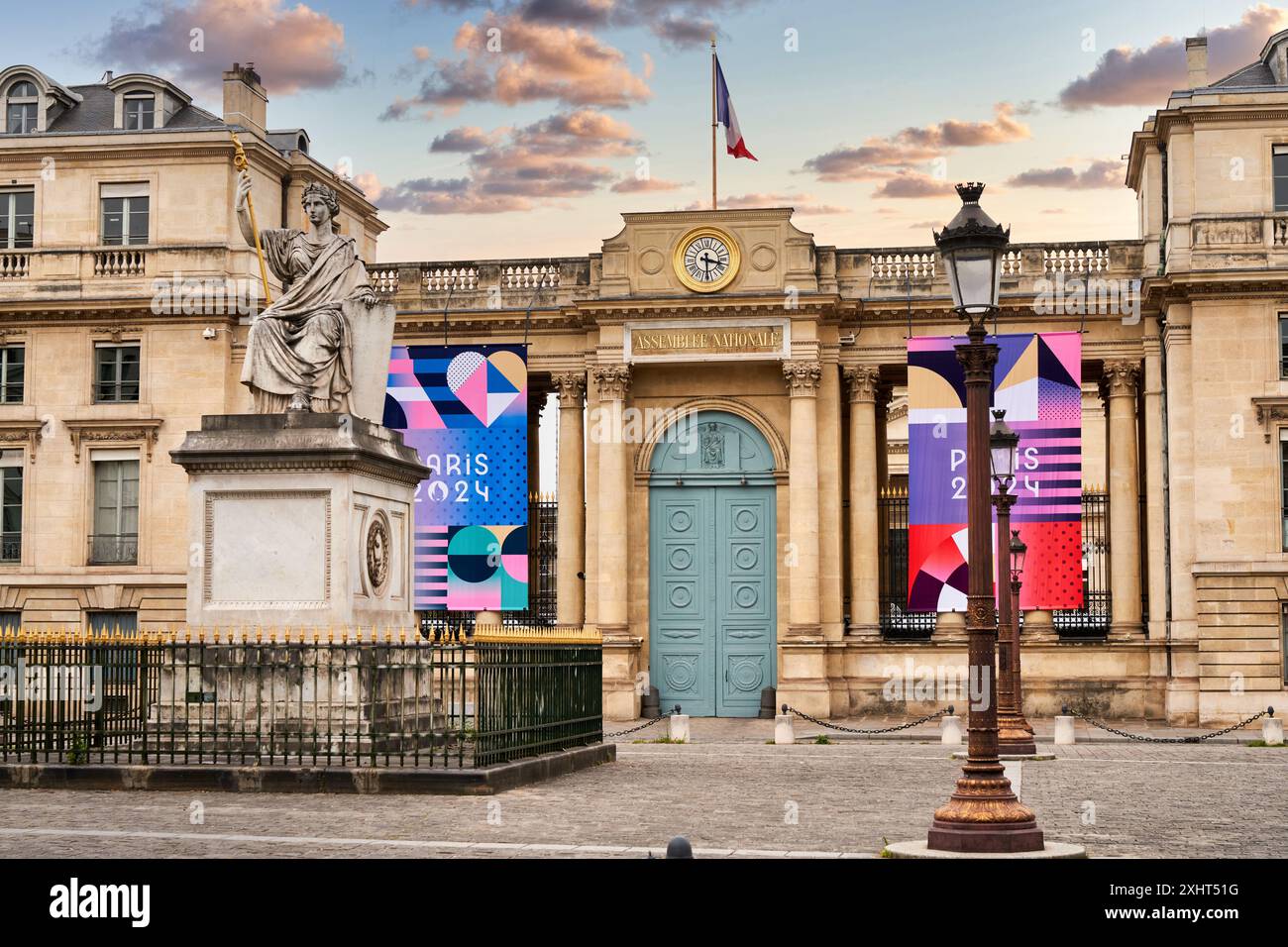 Plakate der Olympischen Spiele 2024 in Paris, Assemblée nationale, Place du Palais-Bourbon, Paris, Frankreich Stockfoto