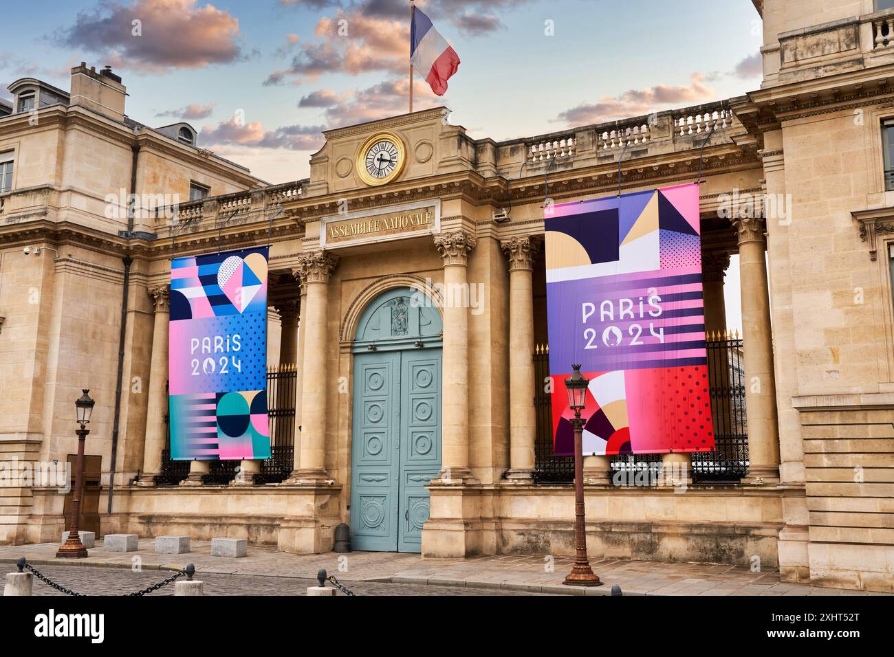 Plakate der Olympischen Spiele 2024 in Paris, Assemblée nationale, Place du Palais-Bourbon, Paris, Frankreich Stockfoto
