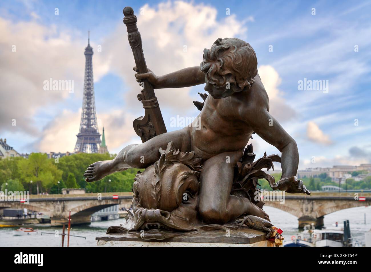 Pont Alexandre III, Sena River, Eiffelturm, Paris, Frankreich Stockfoto