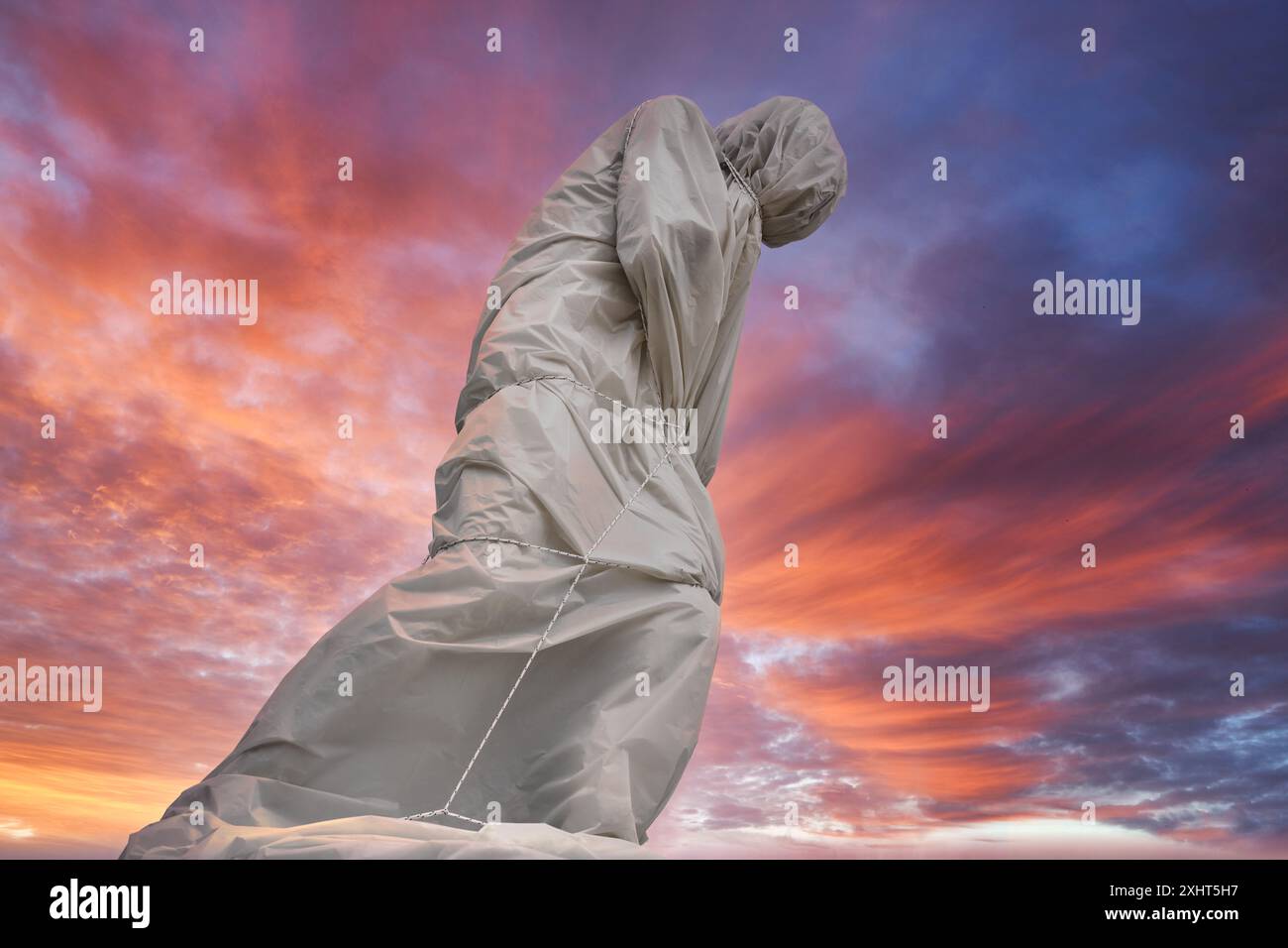 Geschützte Statue, Wrapping, Jardin des Tuileries, Paris, Frankreich, Europa Stockfoto