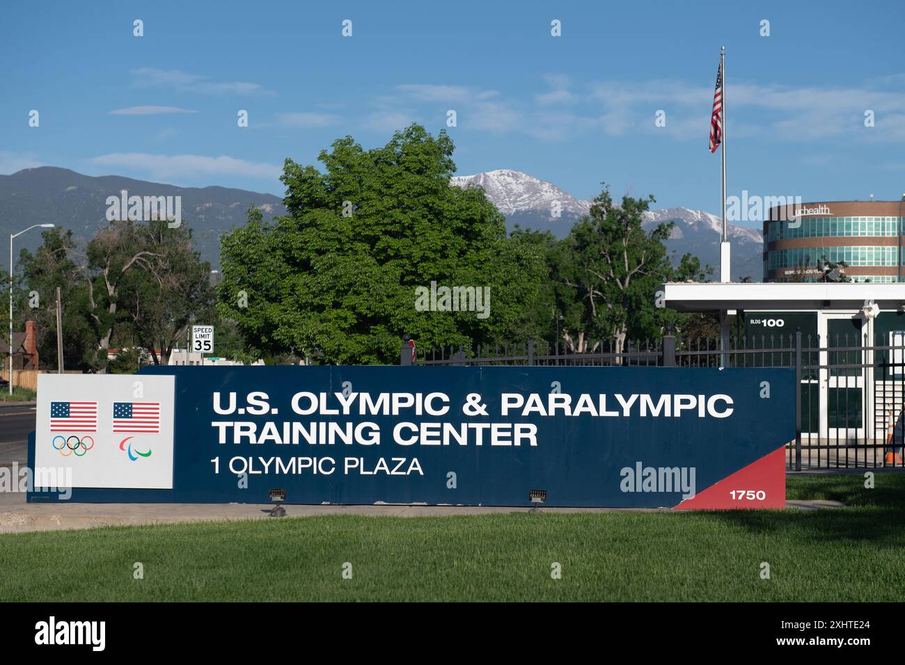 US Olympic and Paralympic Training Center in Colorado Springs, Colorado. Vom Eingang zur Boulder Street. Stockfoto