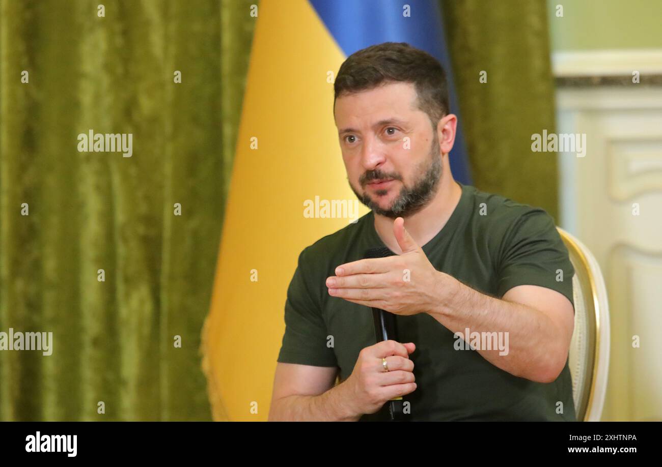 KIEW, UKRAINE - 15. JULI 2024 - Präsident der Ukraine Wolodymyr Zelenskij spricht während einer Pressekonferenz in Kiew, Hauptstadt der Ukraine Stockfoto